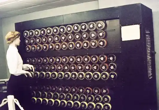 Ilustración detallada de la máquina Bombe de Alan Turing en Bletchley Park